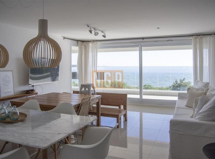 Se vende apartamento de 3 dormitorios en Edificio Horizonte, Playa Mansa, Punta del Este 1