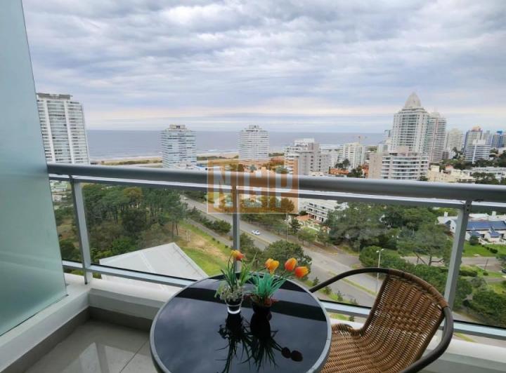 Apartamento en venta en torre One, 1 dormitorio amueblado, vista al mar, playa brava