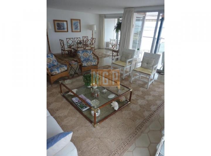 Foto de Apartamento en Venta – Edificio Brioni, Punta del Este, imagen 1