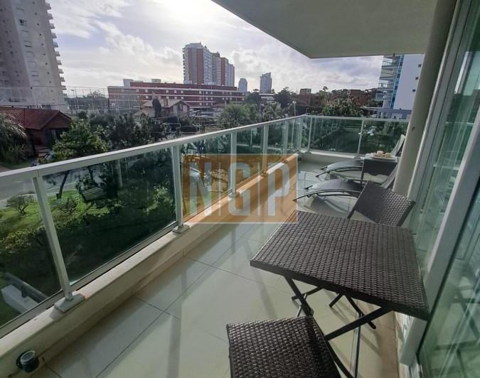 Apartamento en Playa Mansa a la venta 3 Dormitorios con vista 3
