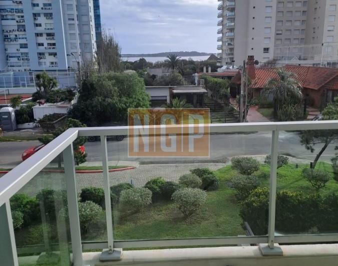Apartamento en Playa Mansa a la venta 3 Dormitorios con vista 4
