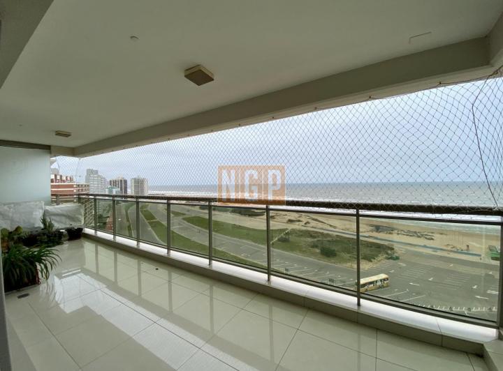 Venta apartamento Imperiale I tres dormitorios Punta del Este.
