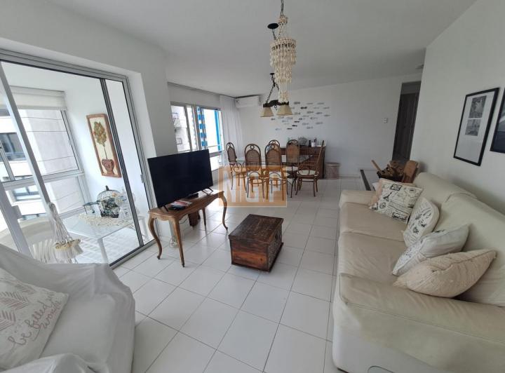 Apartamento en Brava - Punta del Este con vista y parrillero. 1