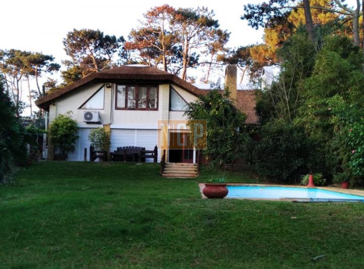 se vende y alquilo hermosa casa en pinares 1