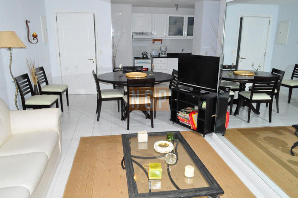 PRECIOSO APARTAMENTO A MEDIA CUADRA DEL MAR,  MUY BUENA VISTA, TERRAZA AMPLIA SERVICIO DE PLAYA GYM 