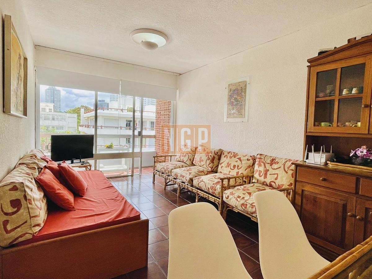 Apartamento de 2 Dormitorios en Aidy Grill a Pocos Metros de Playa Brava - Venta