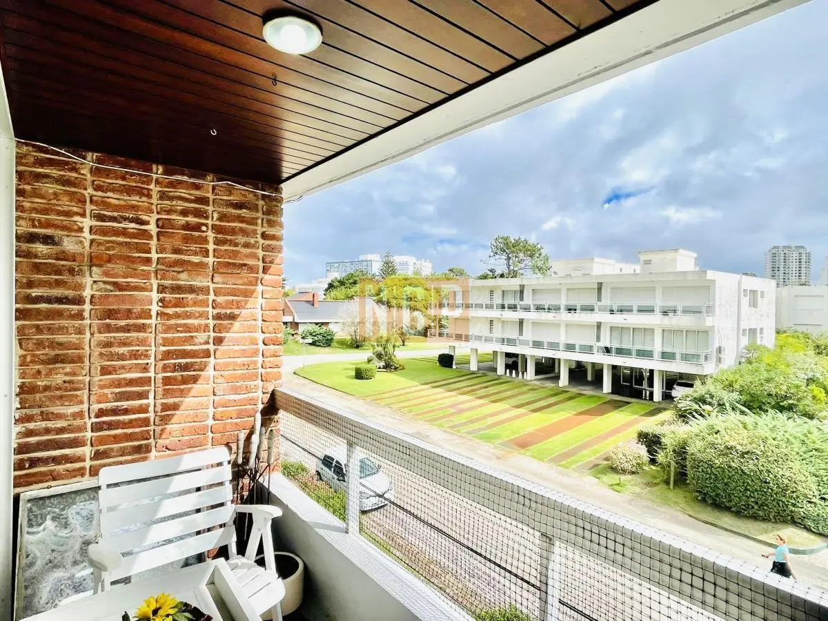 Apartamento de 2 Dormitorios en Aidy Grill a Pocos Metros de Playa Brava - Venta 3