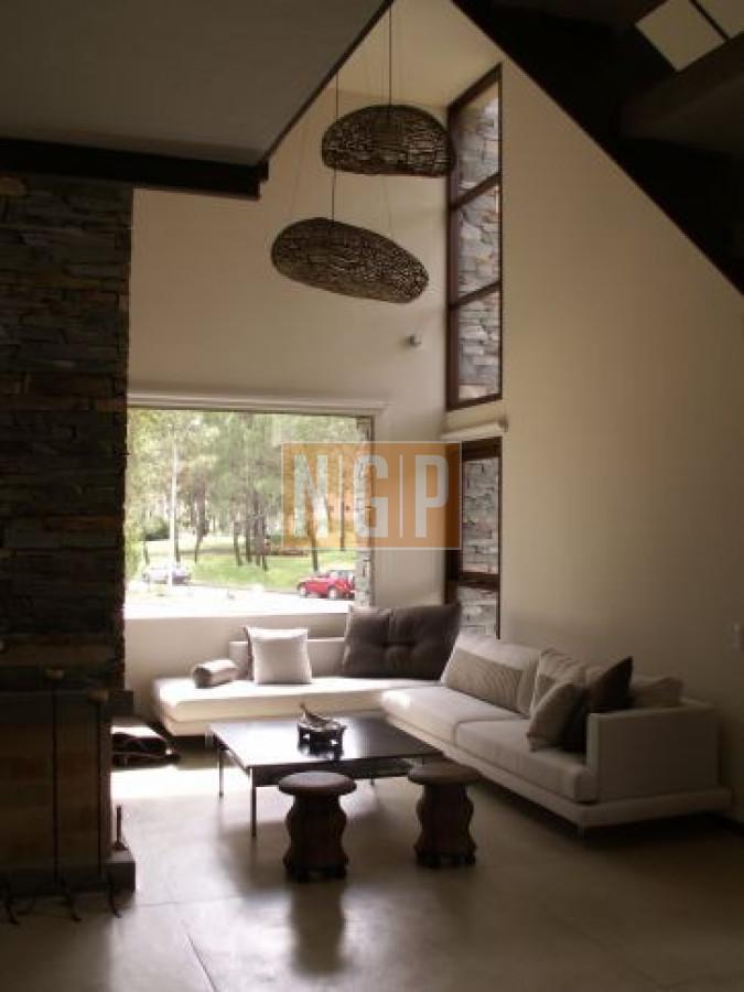 Foto de Casa en venta en Complejo Solanas, Punta Ballena., imagen 1