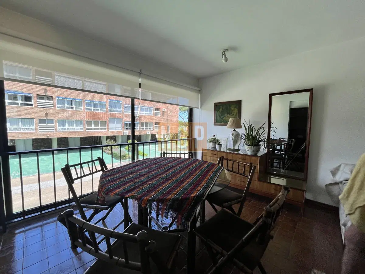 Apartamento en venta en el edificio Costanera 12 playa mansa 3