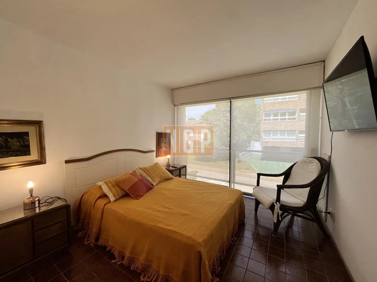 Apartamento en venta en el edificio Costanera 12 playa mansa 4