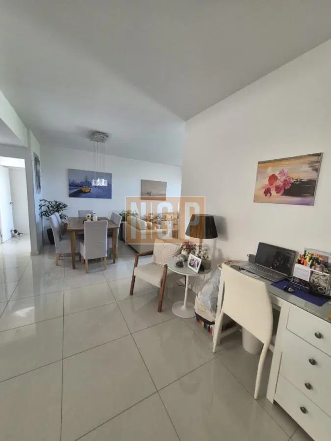 Apartamento en venta primera linea Playa Mansa Punta del Este 2 dormitorios 4