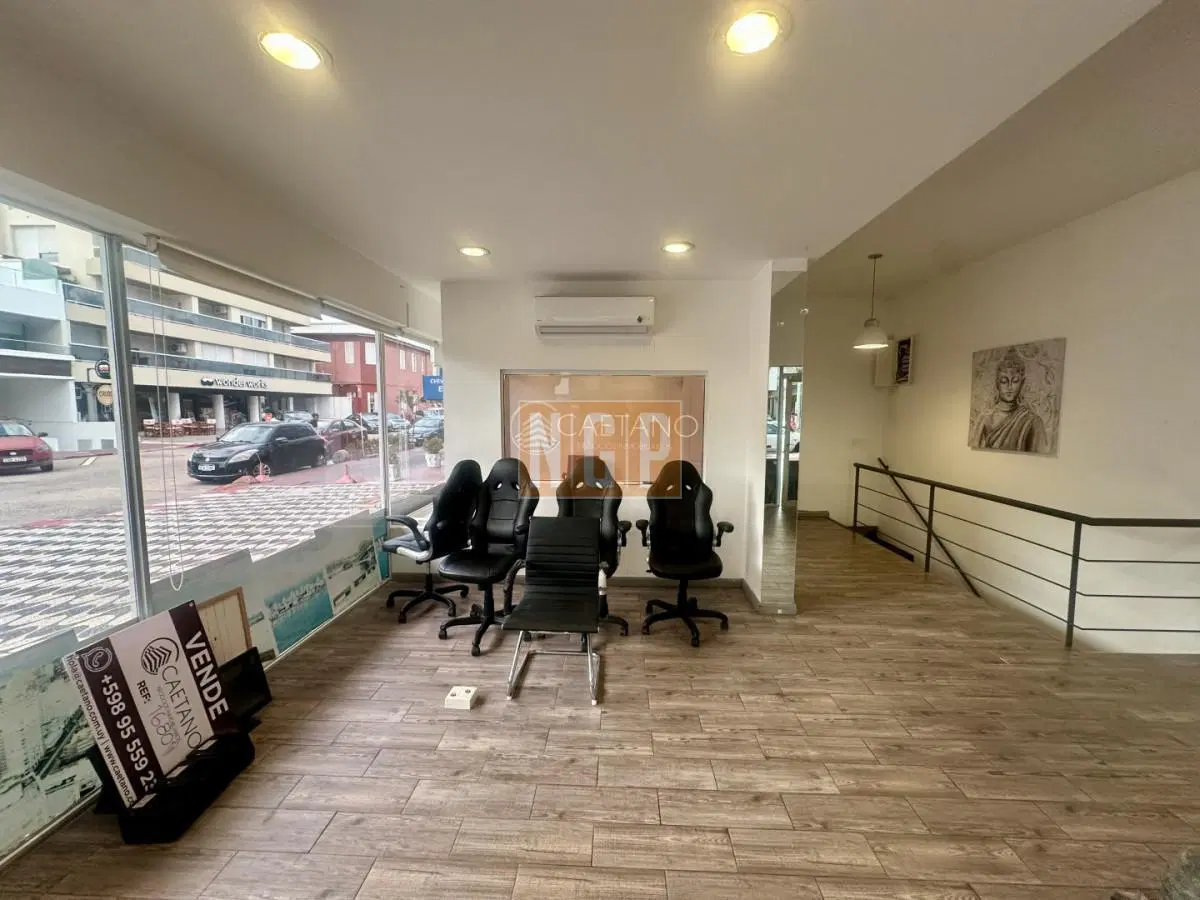 Alquiler anual, local comercial. Peninsula, Punta del Este 4