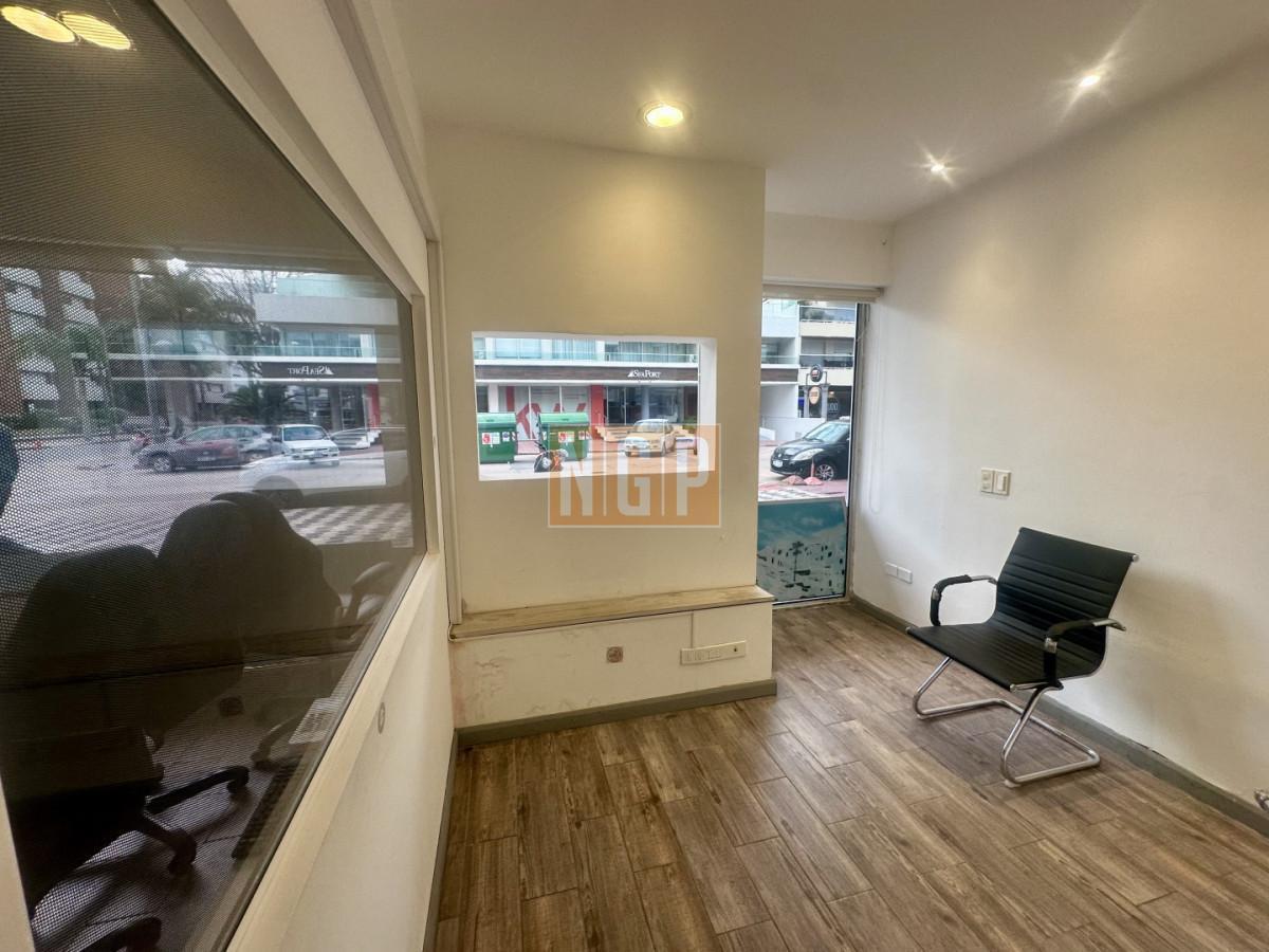 Foto de Alquiler anual, local comercial. Peninsula, Punta del Este, imagen 3