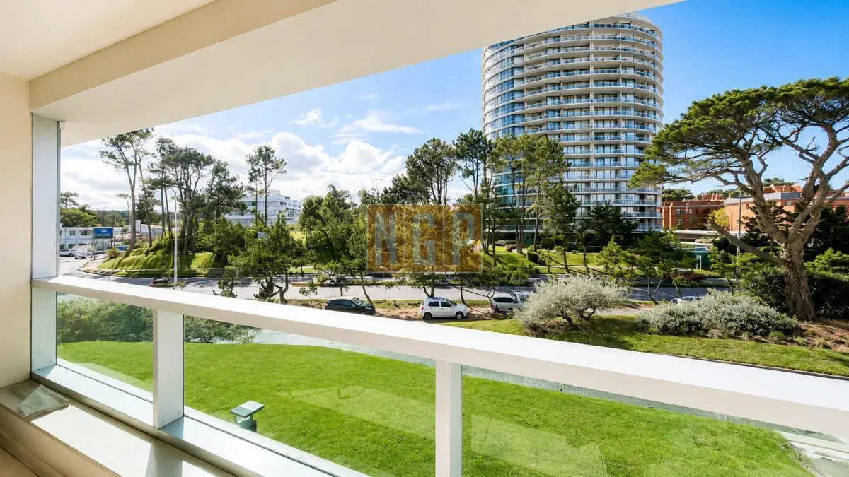 Apartamento en venta de 3 dormitorios en Punta del Este 2