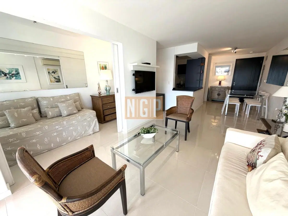 espectacular apartamento en venta en playa brava, 2 dormitorios y medio. 3