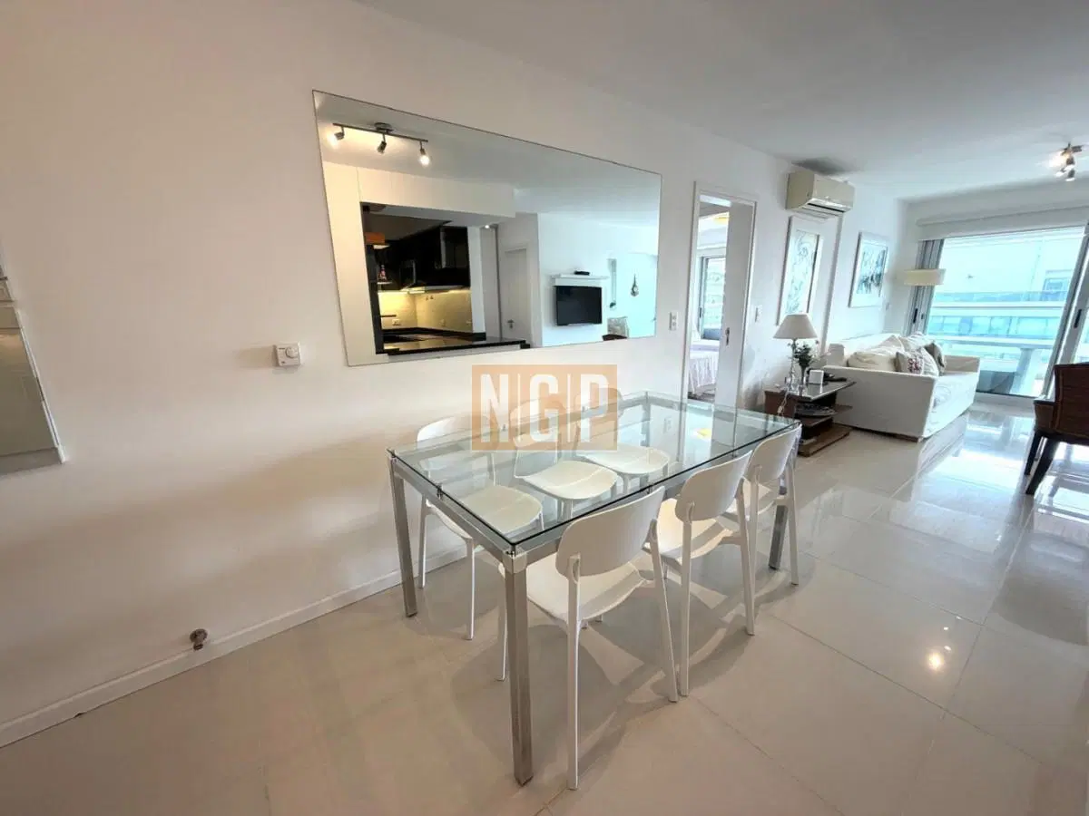 espectacular apartamento en venta en playa brava, 2 dormitorios y medio. 1
