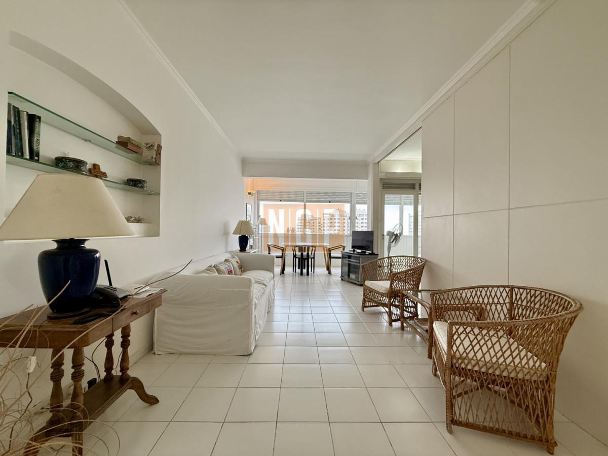 Apartamento en venta en Vanguardia Piso 12 hacia Playa Brava