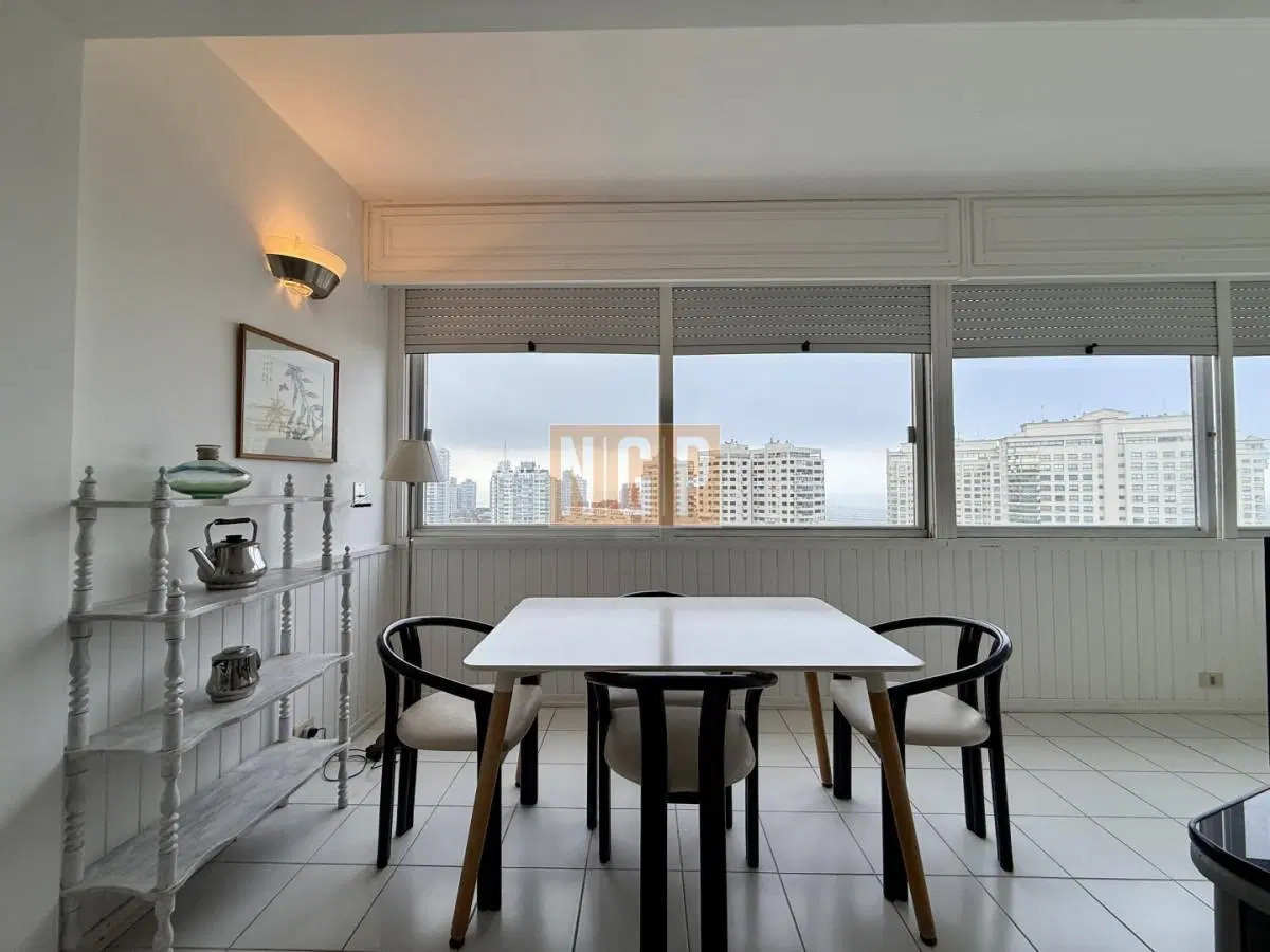 Apartamento en venta en Vanguardia Piso 12  hacia Playa Brava 4