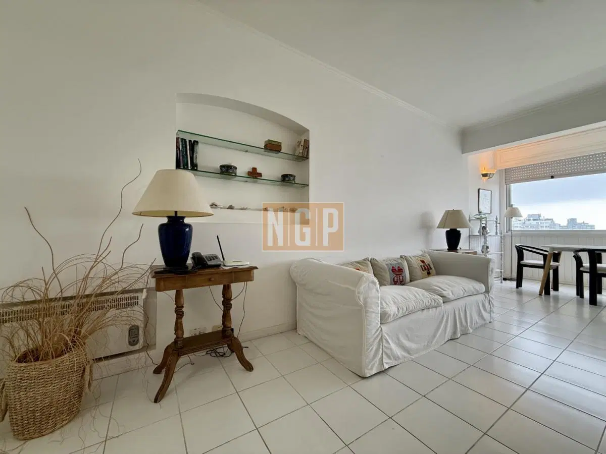 Apartamento en venta en Vanguardia Piso 12  hacia Playa Brava 2