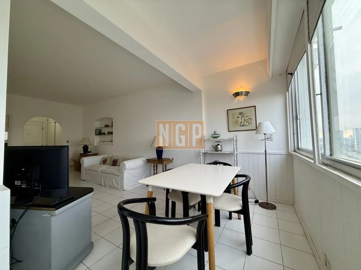 Apartamento en venta en Vanguardia Piso 12  hacia Playa Brava 3