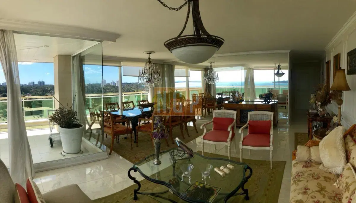 Venta apartamento 3 dormitorios + servicio. Playa mansa, Punta del Este 3