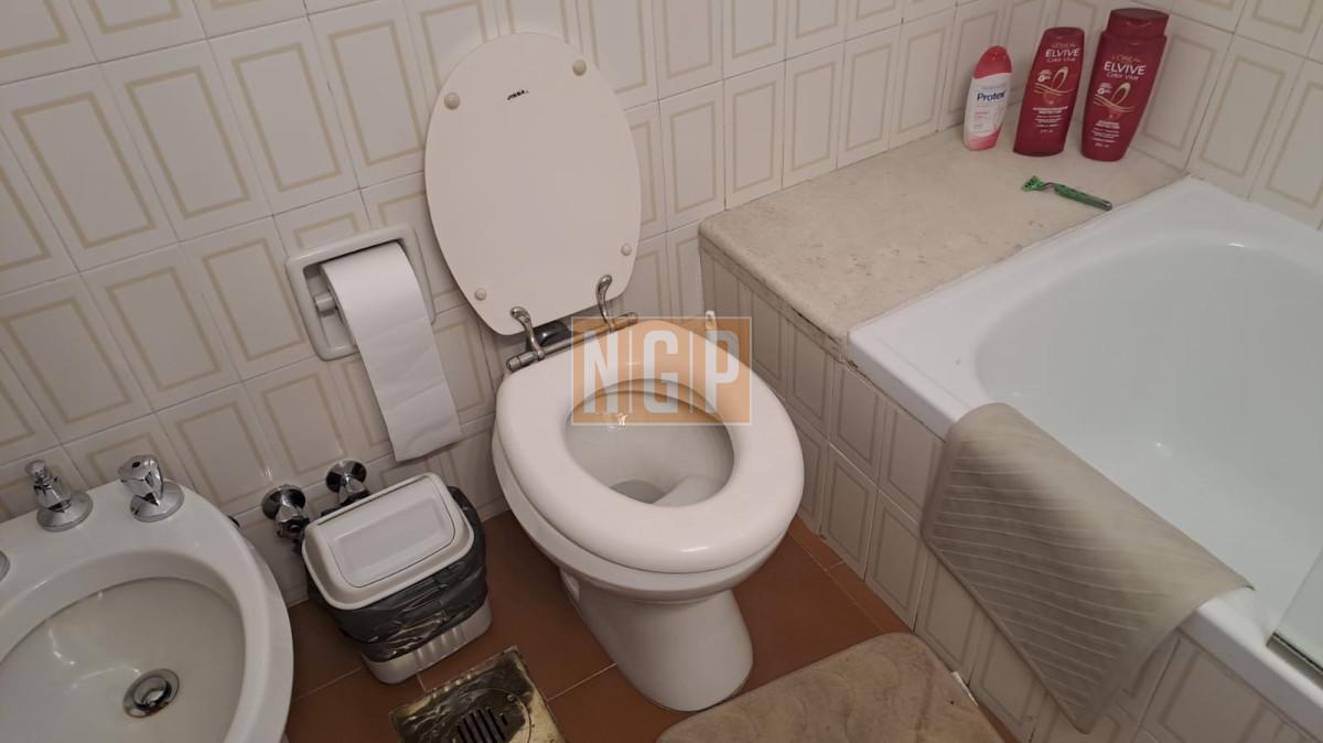 Foto de Vende apartamento de 2 dormitorios más servicio en Punta del Este, imagen 3