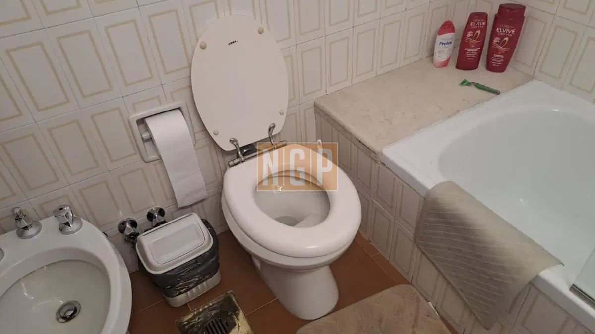 Vende apartamento de 2 dormitorios más servicio en Punta del Este 3