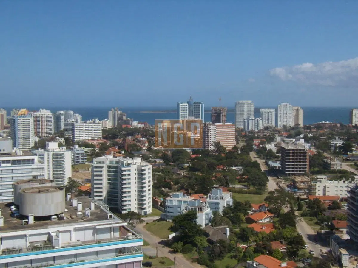 Apartamento en Venta de 3 dormitorios en Torre Le parc , Punta del este 2