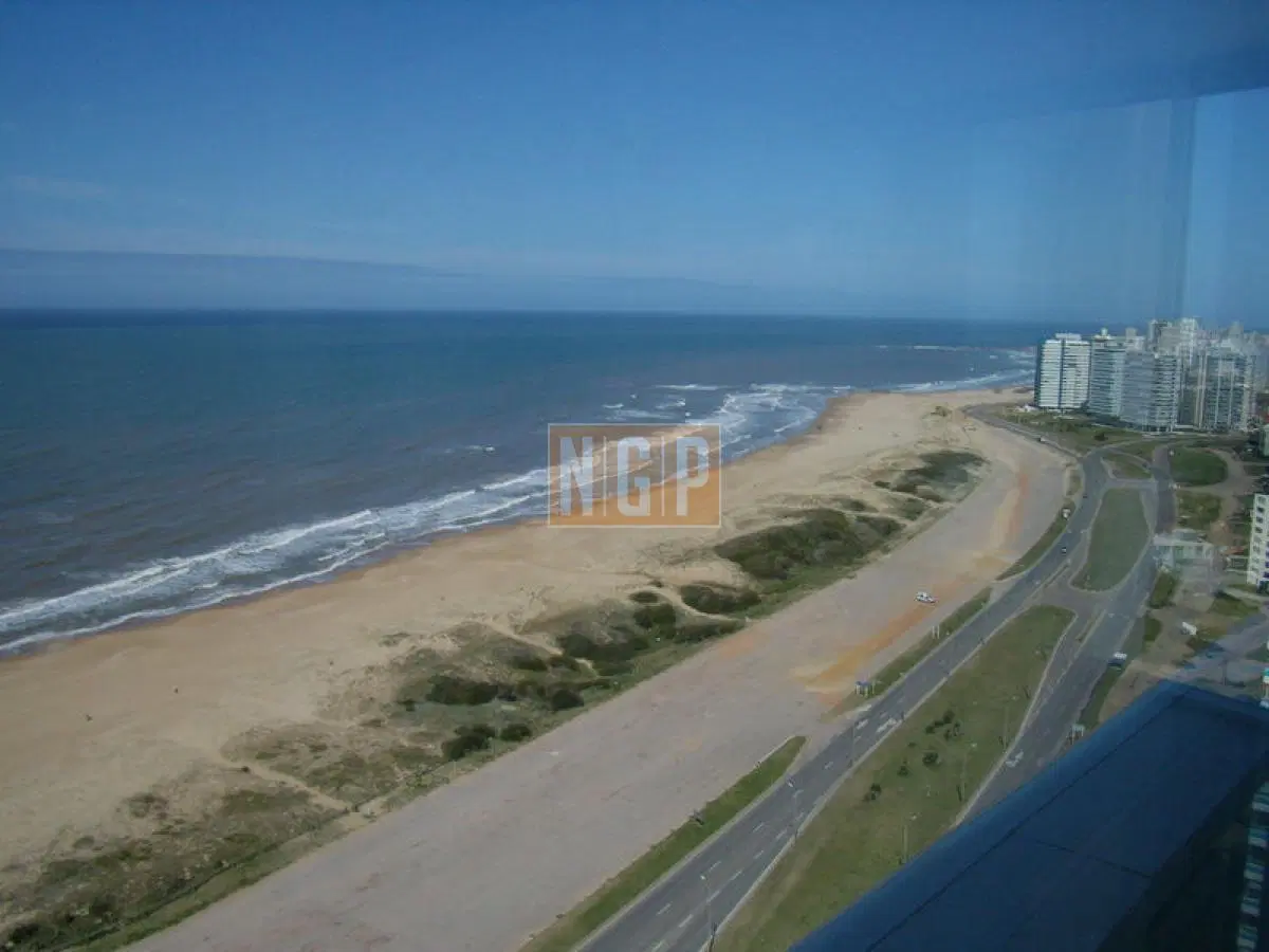 Apartamento en Venta de 3 dormitorios en Torre Le parc , Punta del este 1