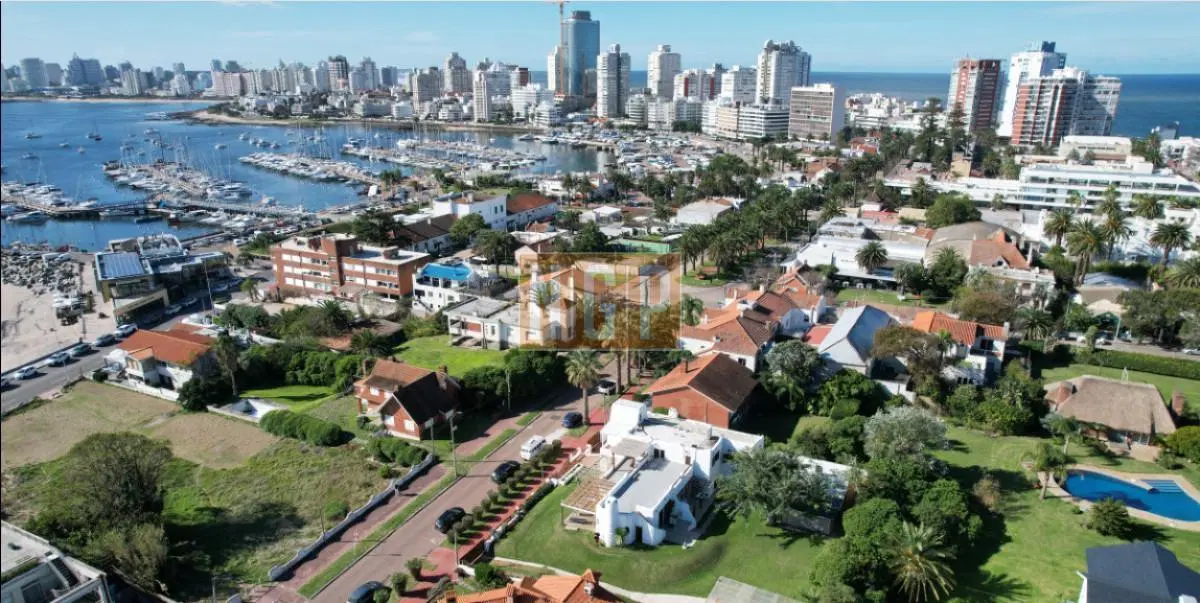 Chalet en venta con vista al mar en casco histórico de la Península. 2