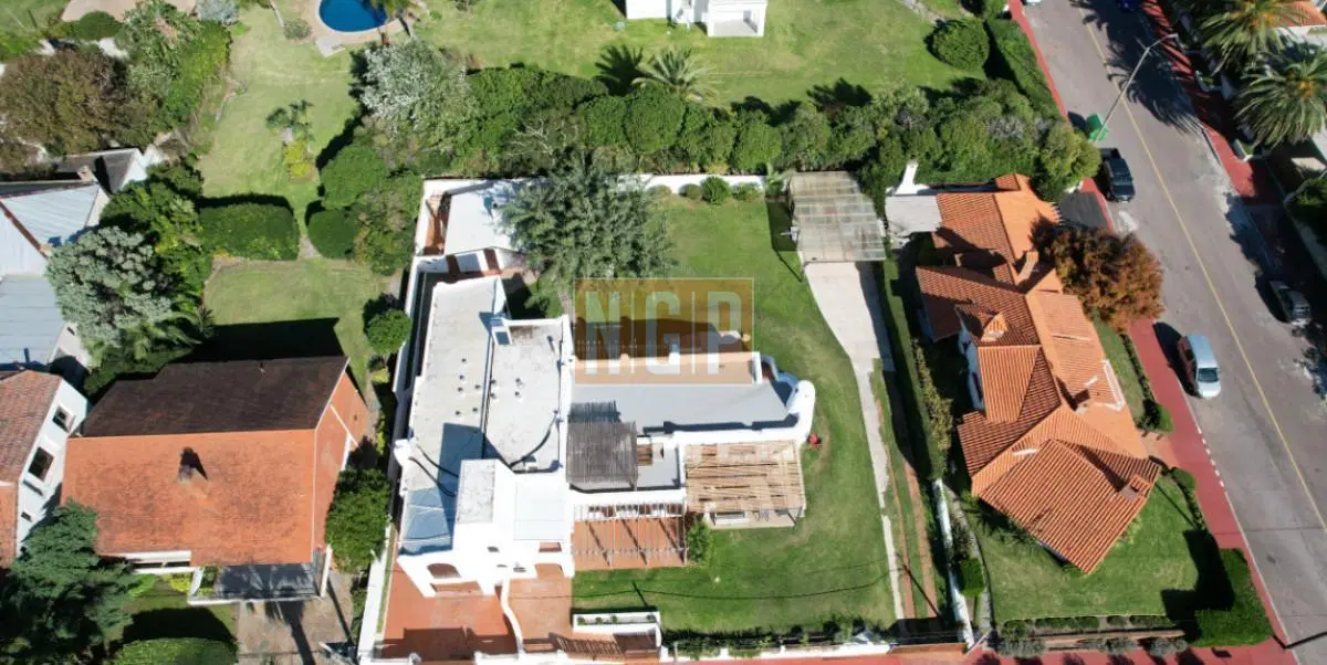 Chalet en venta con vista al mar en casco histórico de la Península. 1