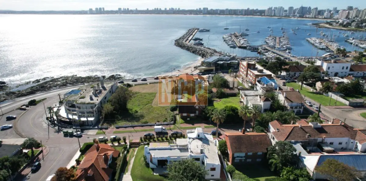 Chalet en venta con vista al mar en casco histórico de la Península. 8