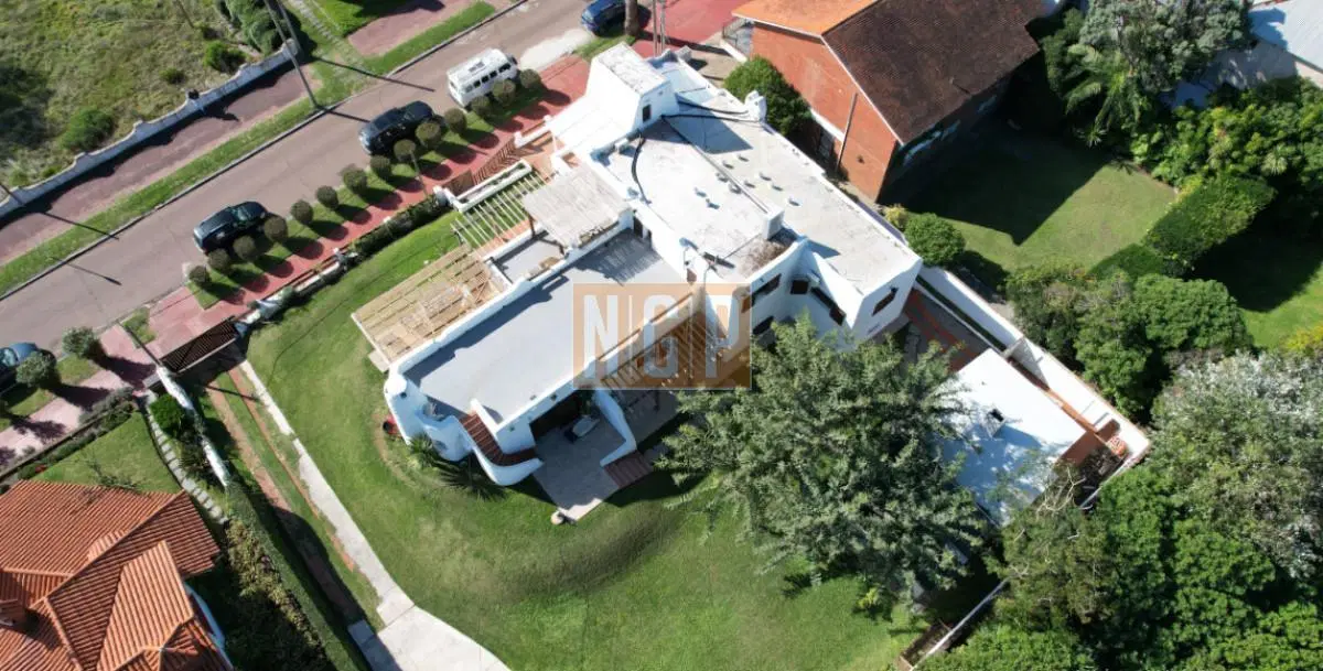 Chalet en venta con vista al mar en casco histórico de la Península. 4