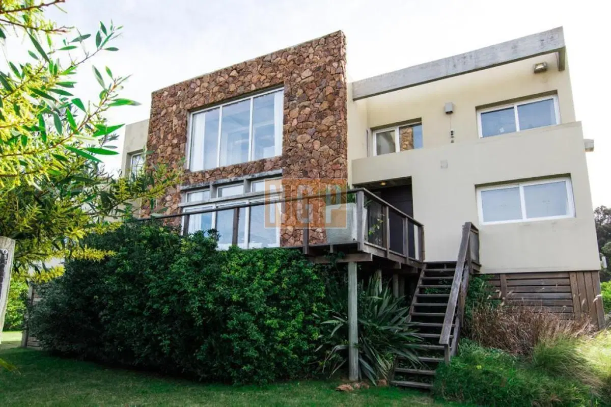 Venta casa de 4 dormitorios frente al mar 2