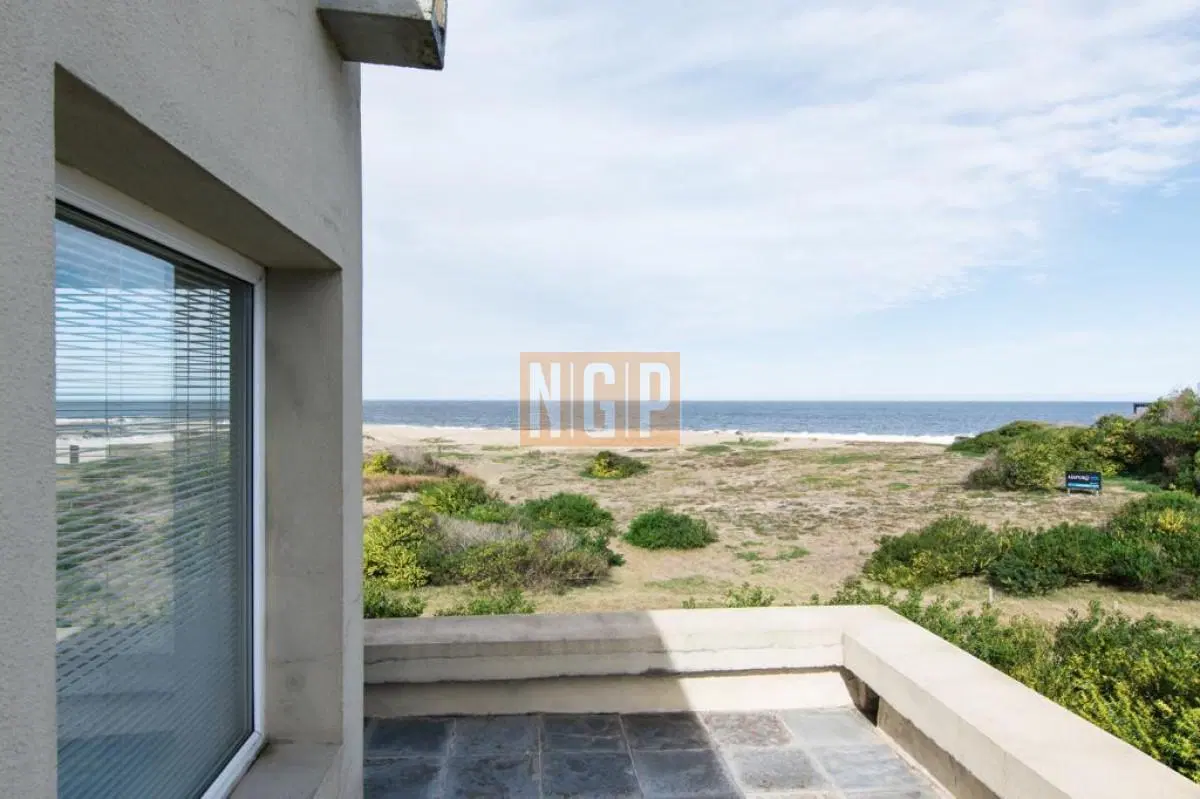 Venta casa de 4 dormitorios frente al mar 5