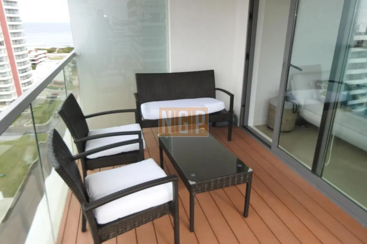 Departamento en Punta del Este, Torre   cuenta con todos los servicios. 8