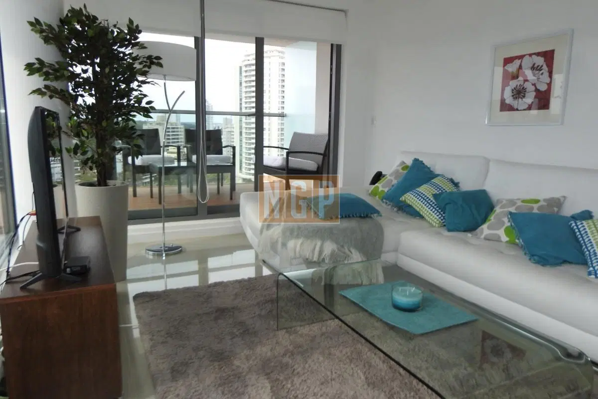 Departamento en Punta del Este, Torre   cuenta con todos los servicios. 4