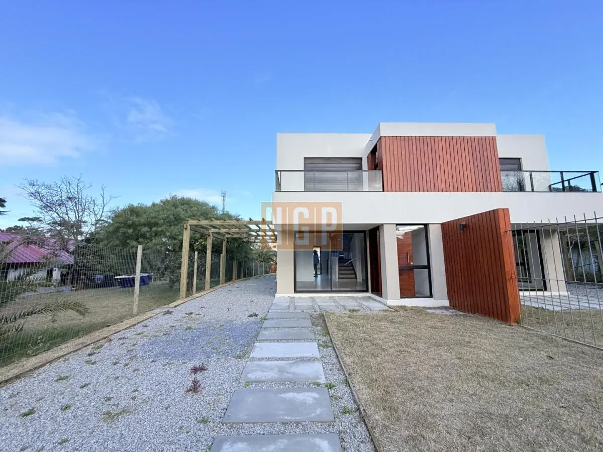 Venta casa PH 3 dormitorios - Pinares 2