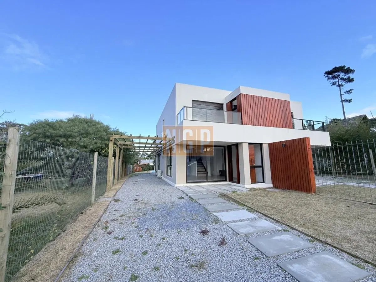 Venta casa PH 3 dormitorios - Pinares 3