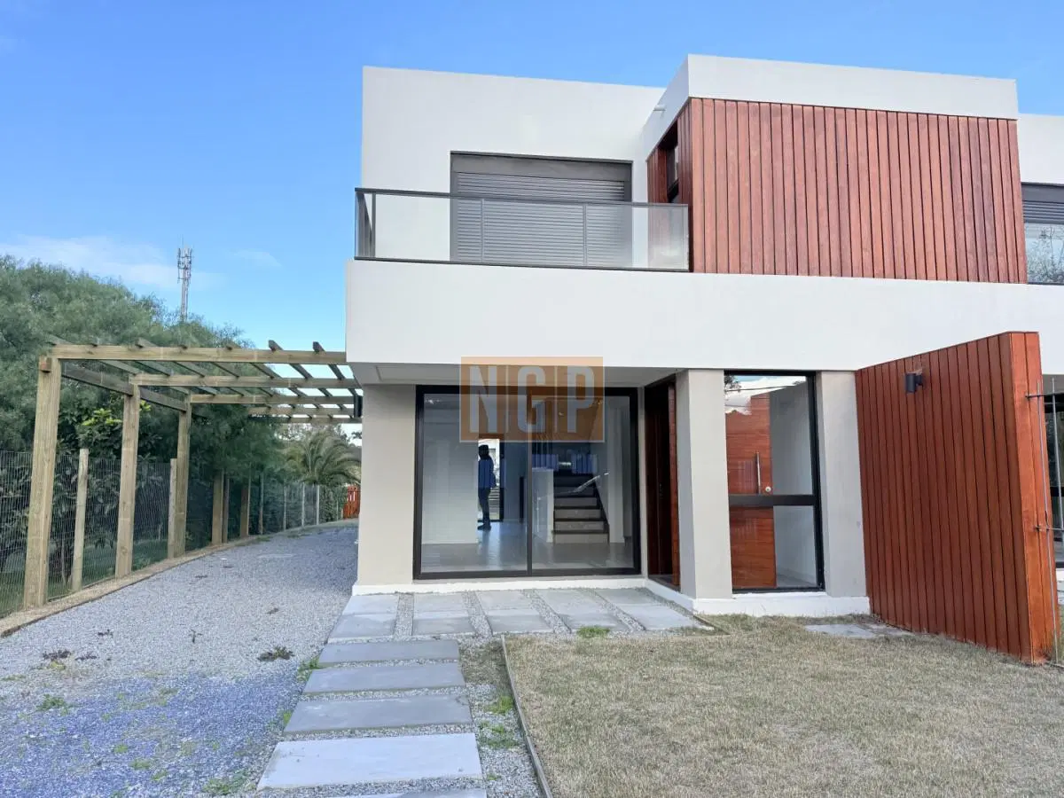Venta casa PH 3 dormitorios - Pinares 1