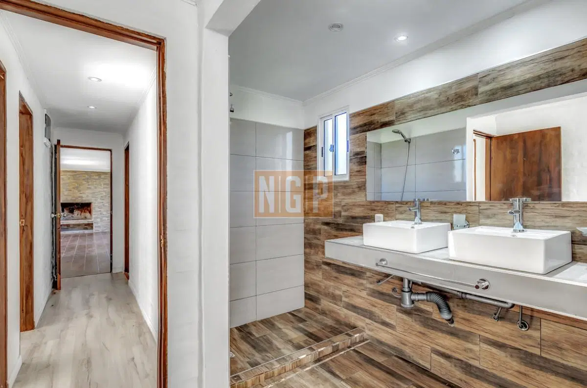 Venta Casa en barrio privado en Punta Ballena, 3 dormitorios. 8