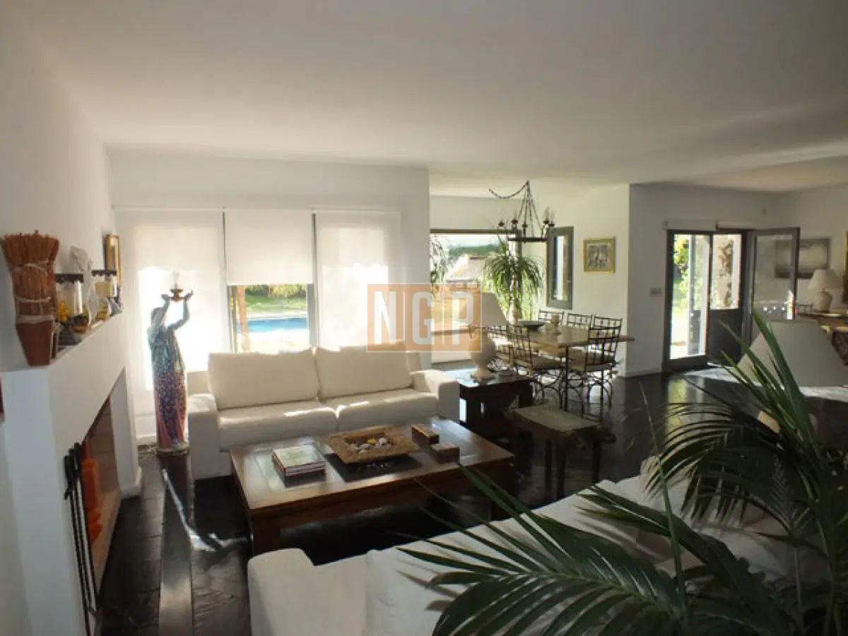HERMOSA CASA A POCAS CUADRAS DEL MAR 5