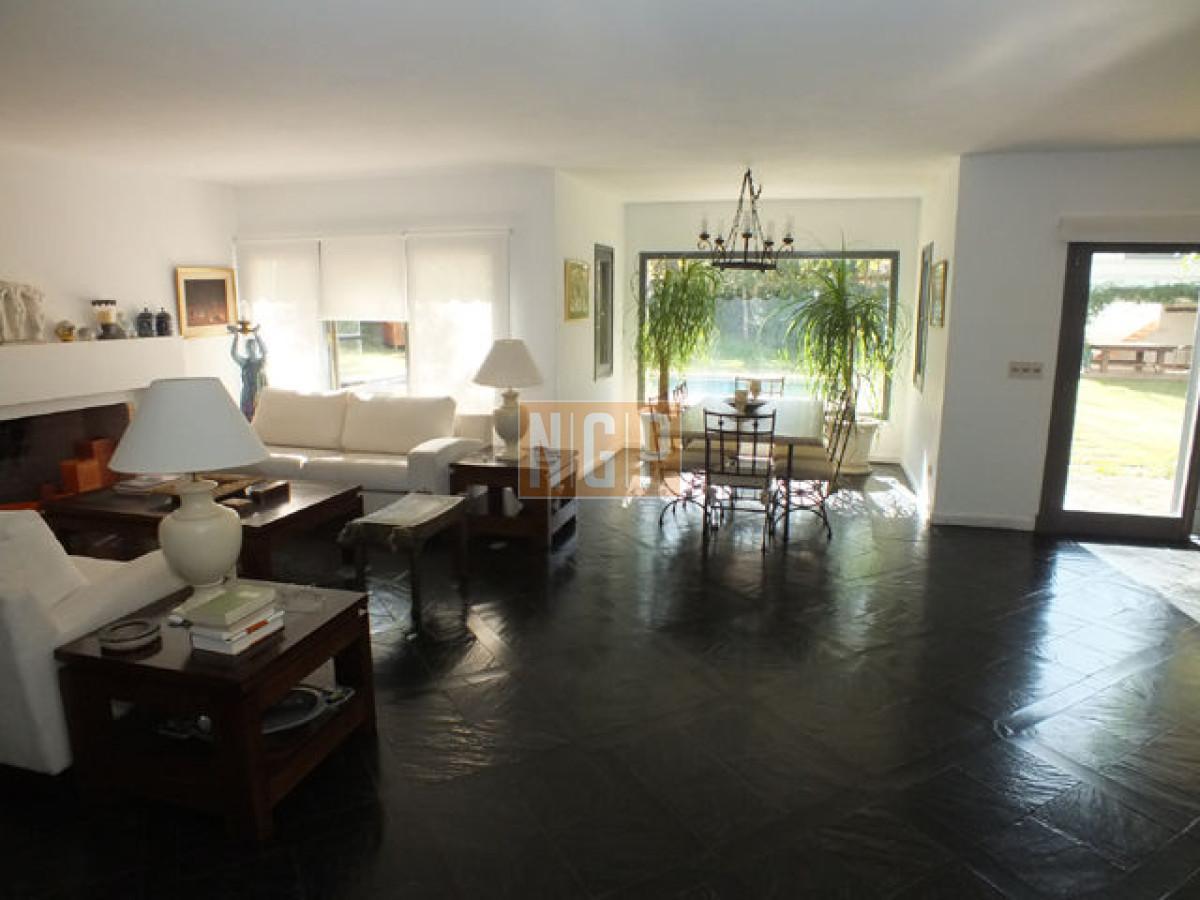 Foto de HERMOSA CASA A POCAS CUADRAS DEL MAR, imagen 2