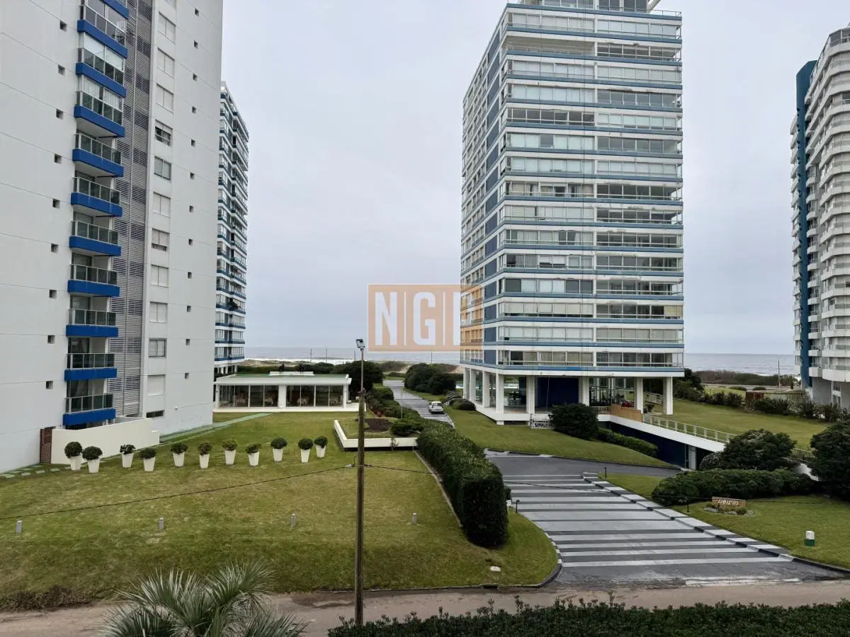 Excelente oportunidad en Torre Marina II 2 dormitorio 8