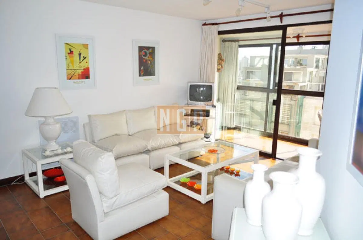 El apartamento posee 2 habitaciones 2