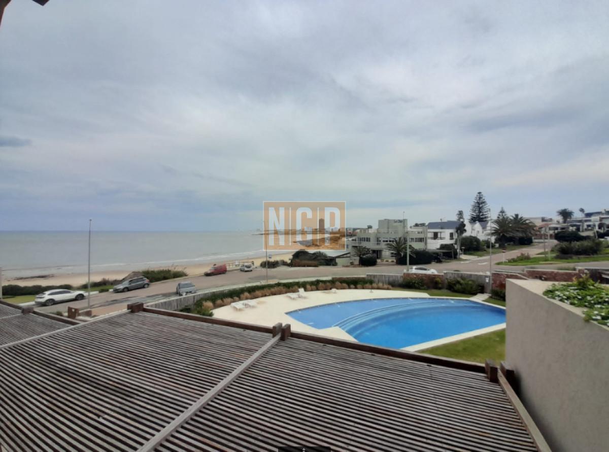Foto de Apto. primera linea con vista al mar, imagen 2