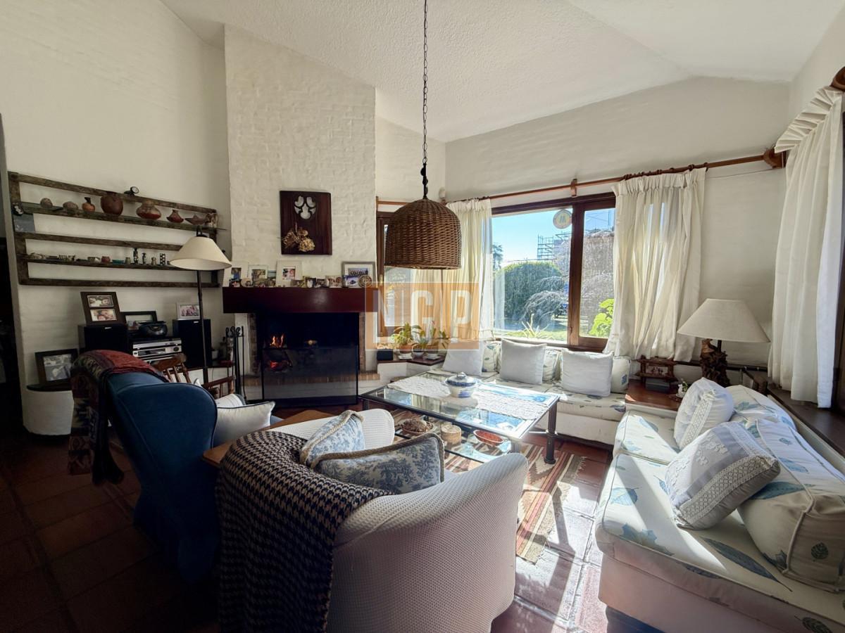 Foto de CASA EN VENTA - BARRIO CANTEGRIL, AV. CÓRDOVA, imagen 3