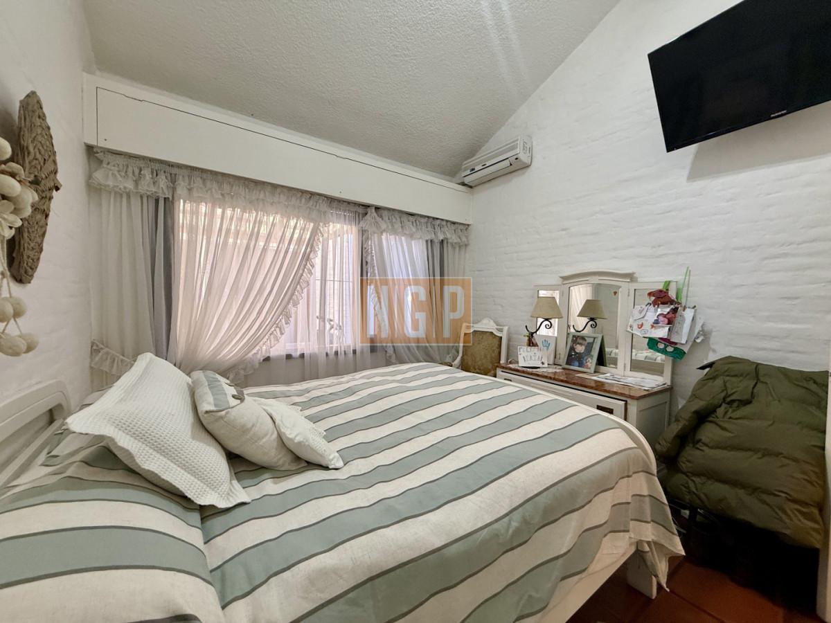 Foto de CASA EN VENTA - BARRIO CANTEGRIL, AV. CÓRDOVA, imagen 2