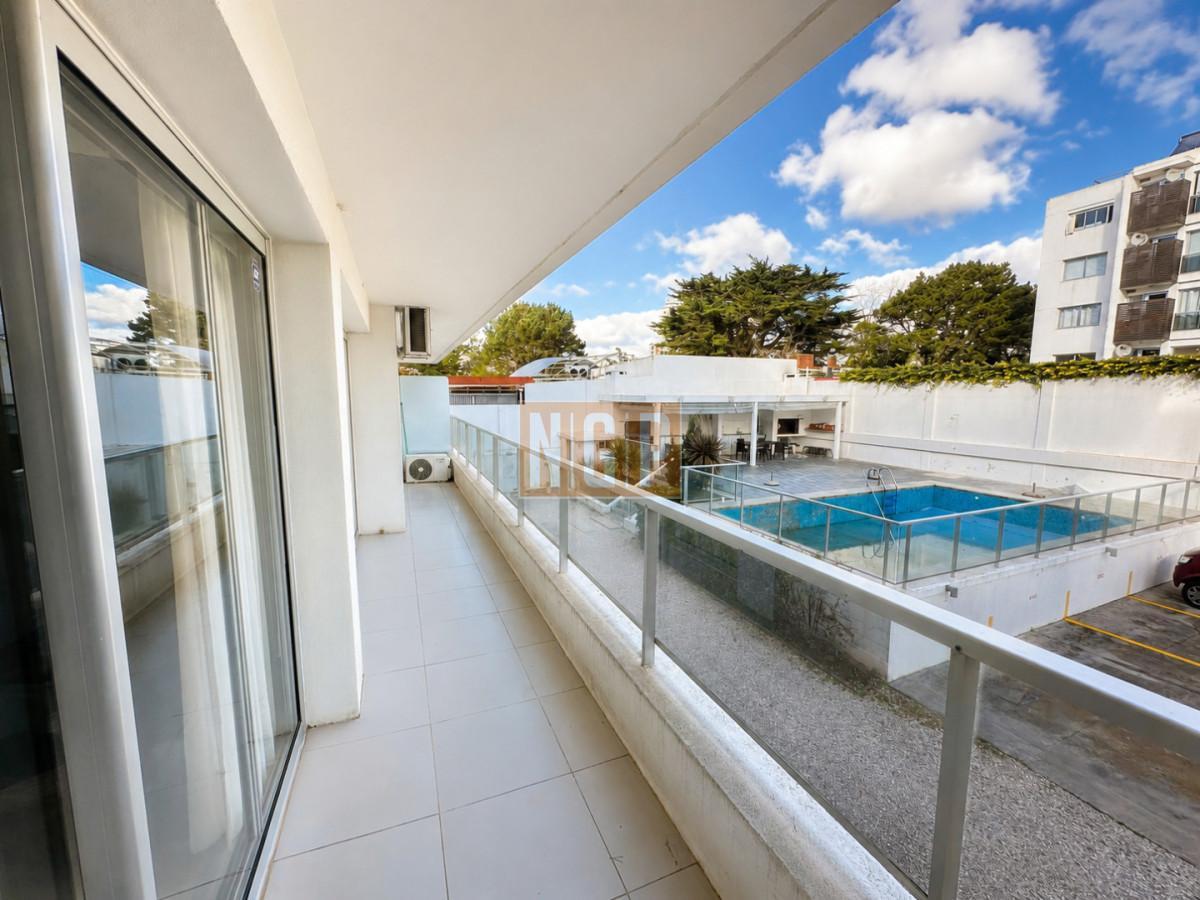 Foto de Moderno apartamento en Aidy Grill, Punta del Este, imagen 1