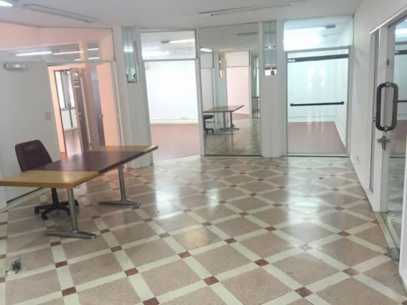 Foto de VENTA OF PALACIO DE LAS SOCIEDADES 190 m2 muy luminosa piso altura, imagen 2
